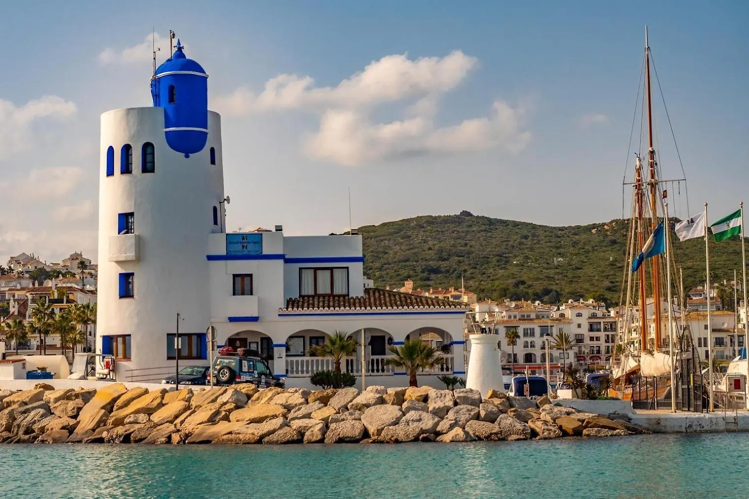 Soleado Paraíso Familiar: Golf, Playa y Desayuno Incluido San Luis de Sabinillas Spain