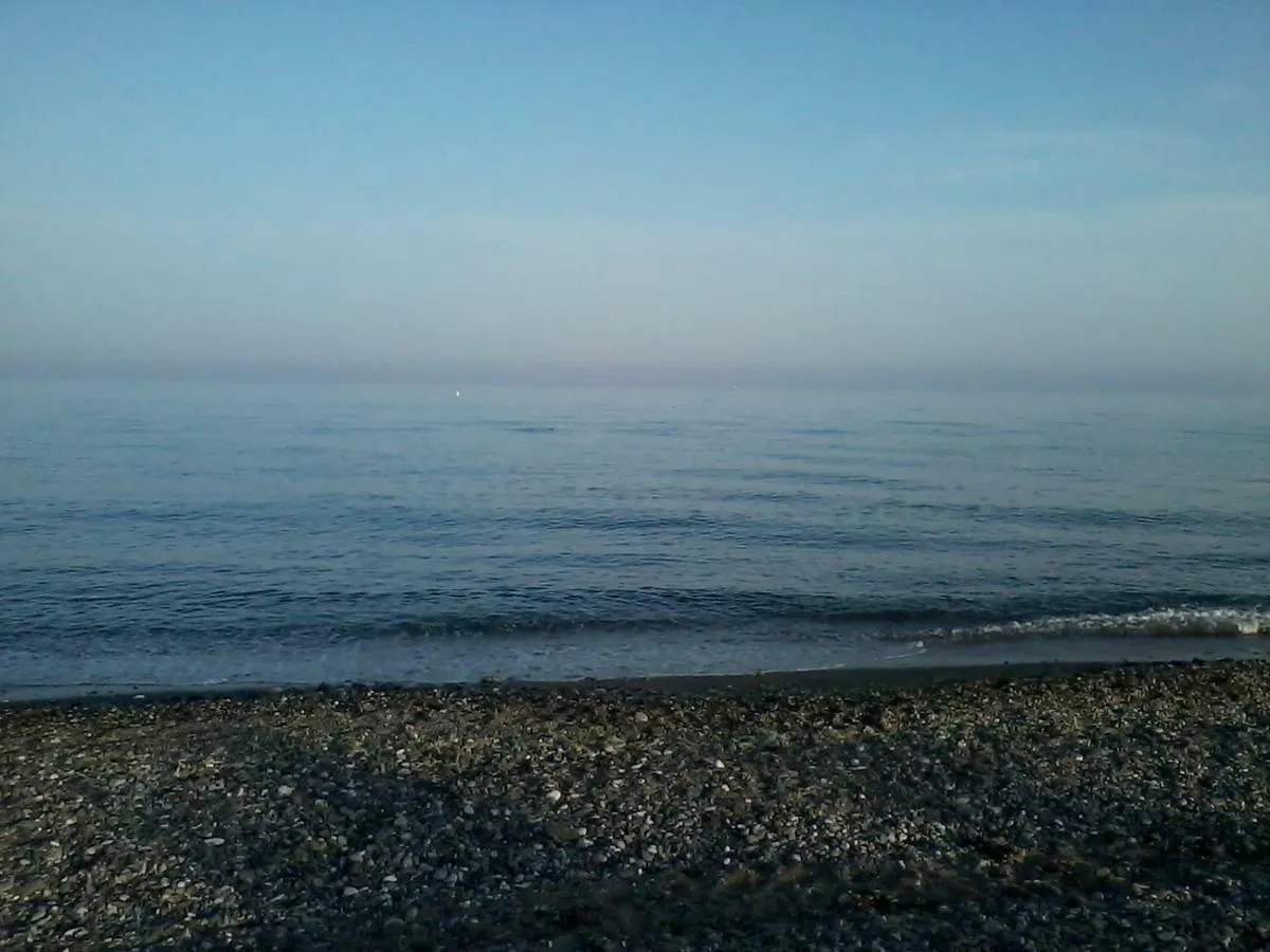 Soleado Paraíso Familiar: Golf, Playa y Desayuno Incluido San Luis de Sabinillas